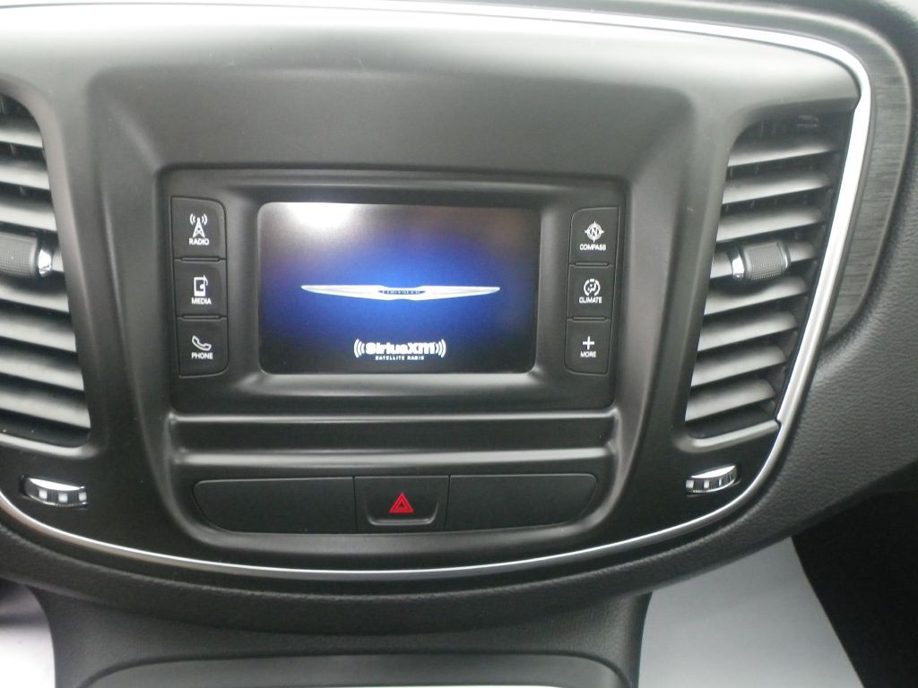 2015 Chrysler 200 Image 15