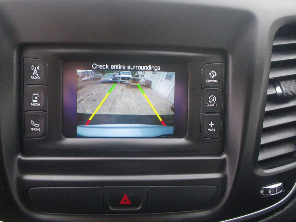 2015 Chrysler 200 Image 16