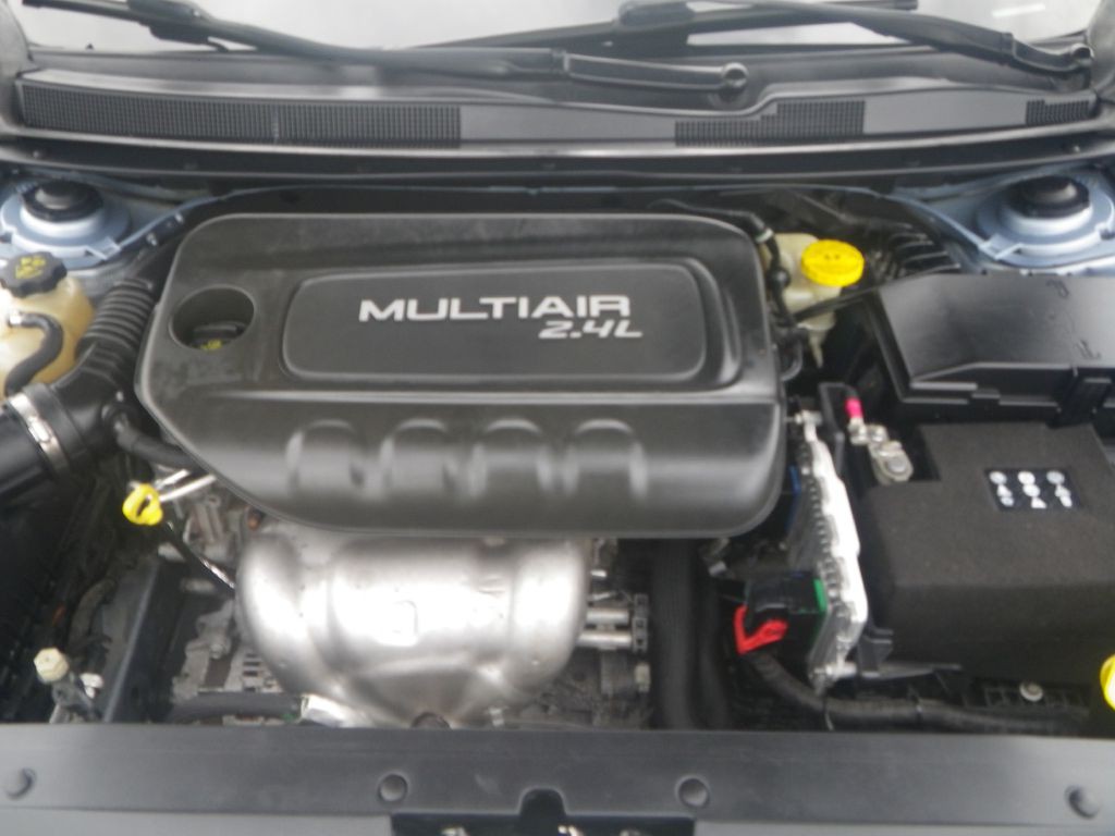 2015 Chrysler 200 Image 18