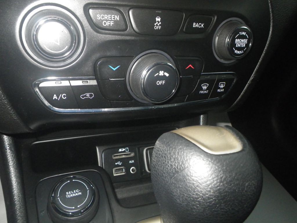 2016 Jeep Cherokee Image 15