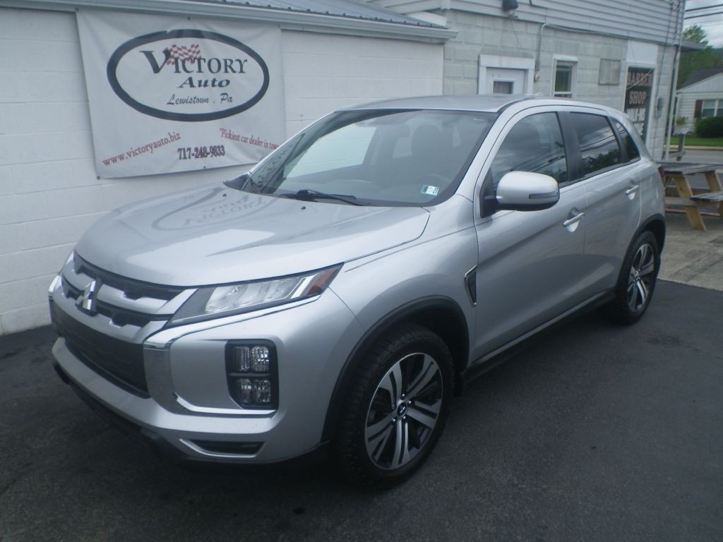 2022 Mitsubishi Outlander Image 2