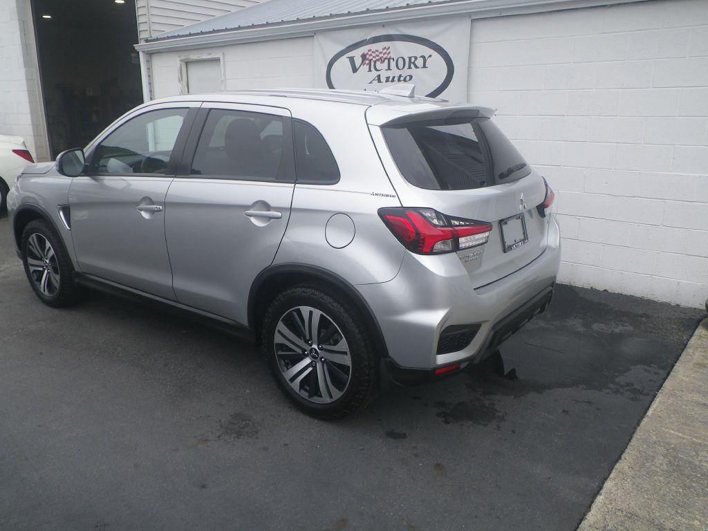 2022 Mitsubishi Outlander Image 4