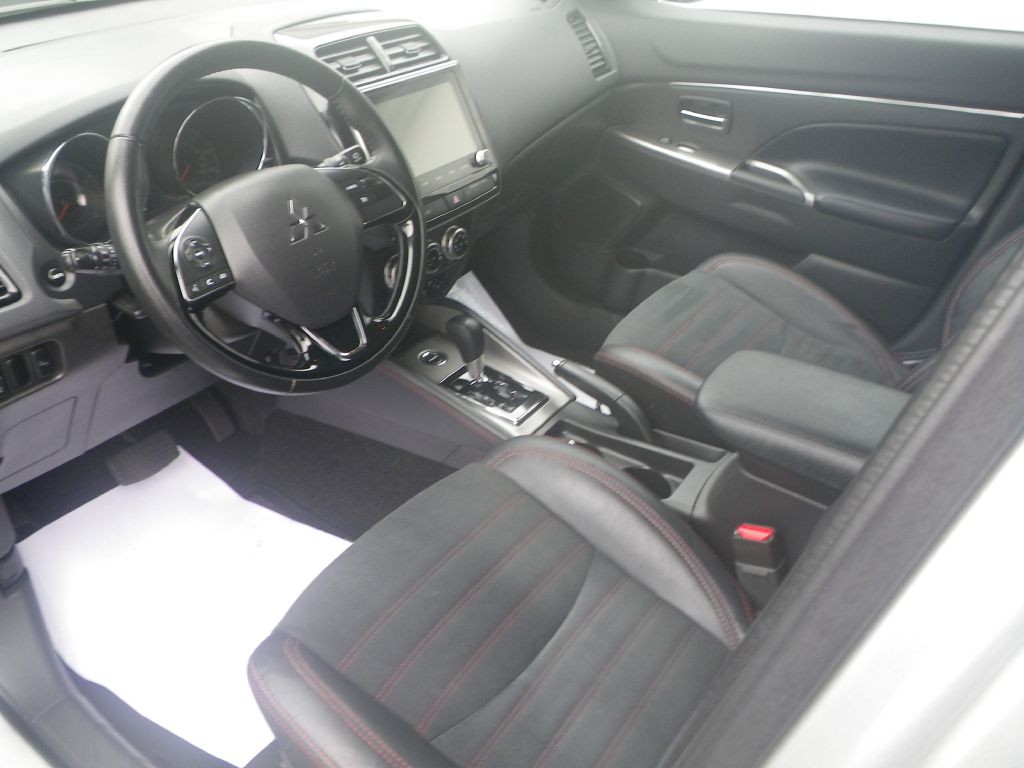 2022 Mitsubishi Outlander Image 10