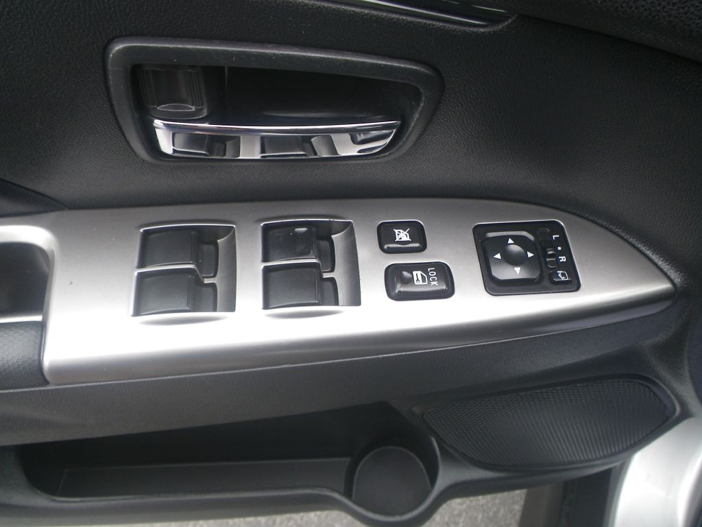2022 Mitsubishi Outlander Image 11