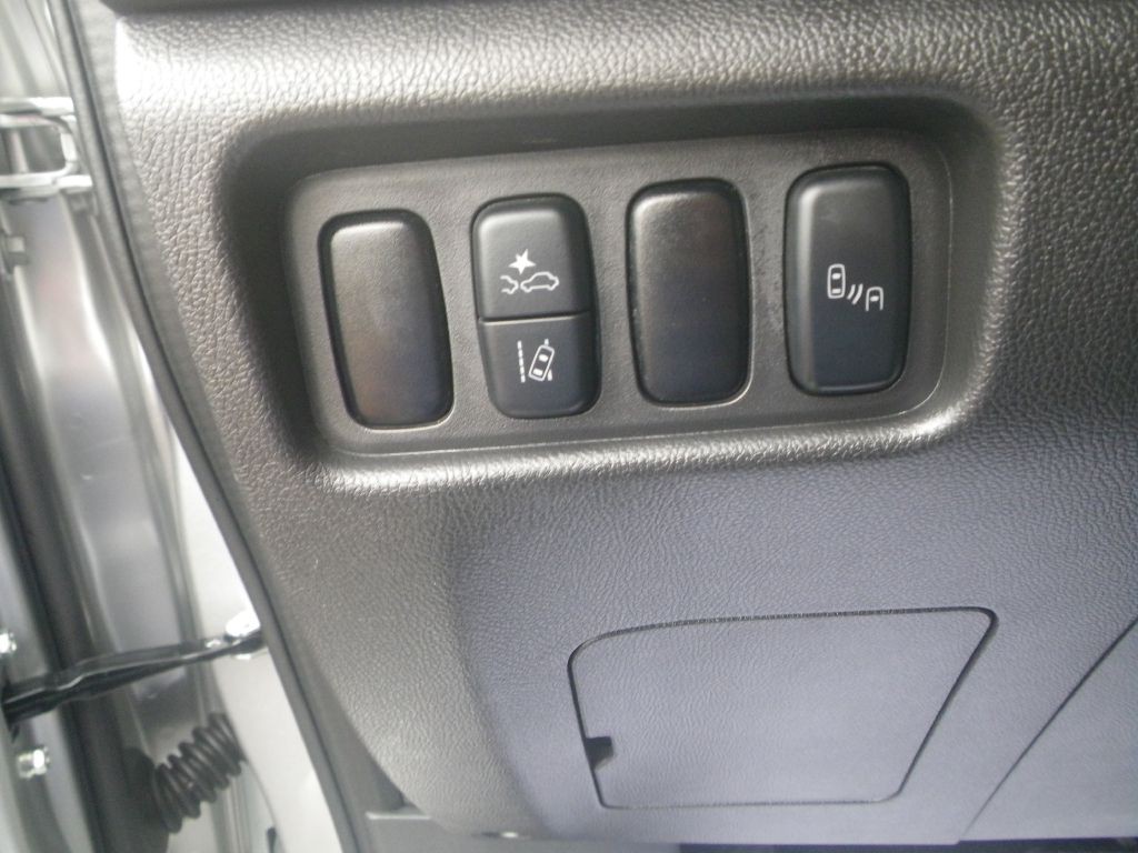 2022 Mitsubishi Outlander Image 12
