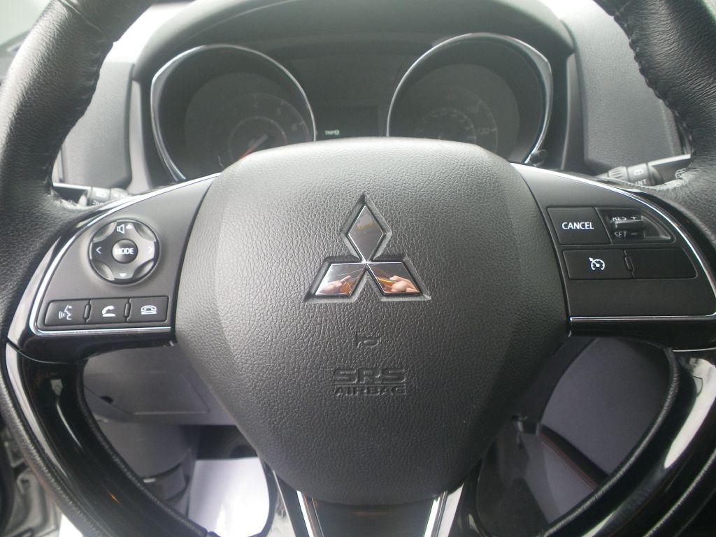 2022 Mitsubishi Outlander Image 13
