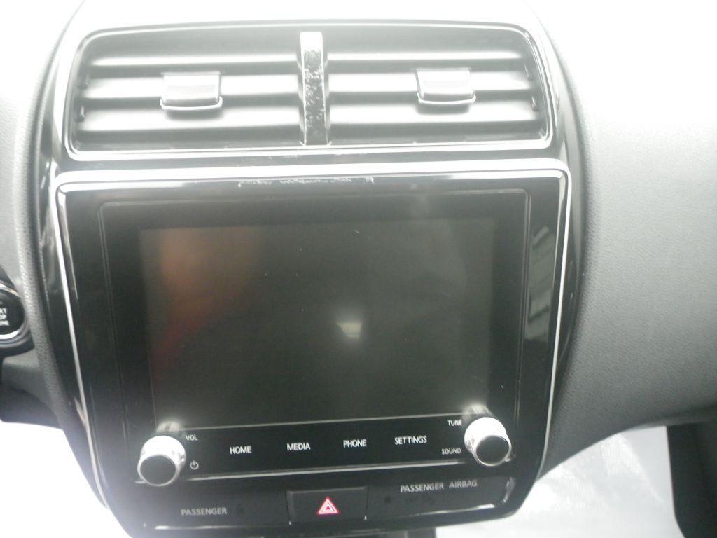 2022 Mitsubishi Outlander Image 16