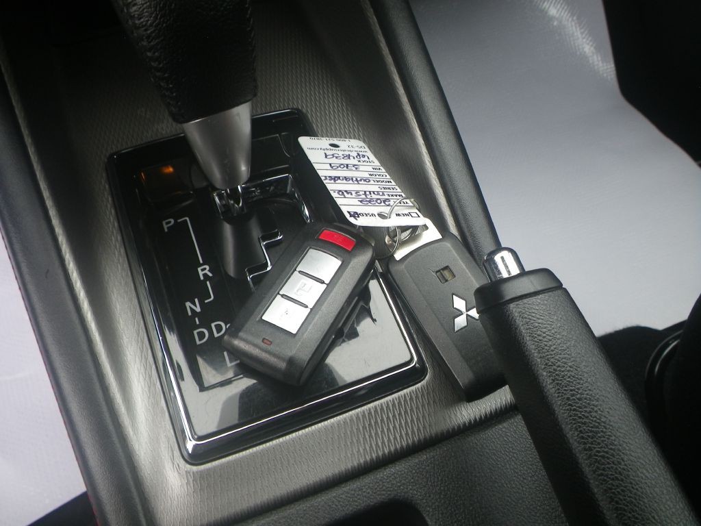 2022 Mitsubishi Outlander Image 17