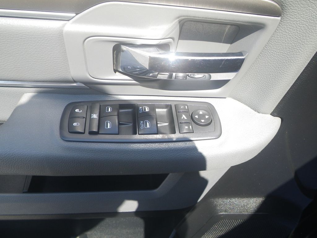 2017 RAM 1500 Image 12