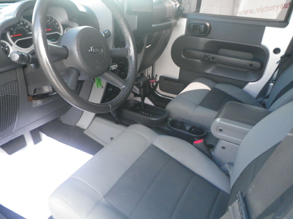 2010 Jeep Wrangler Unlimited Image 12