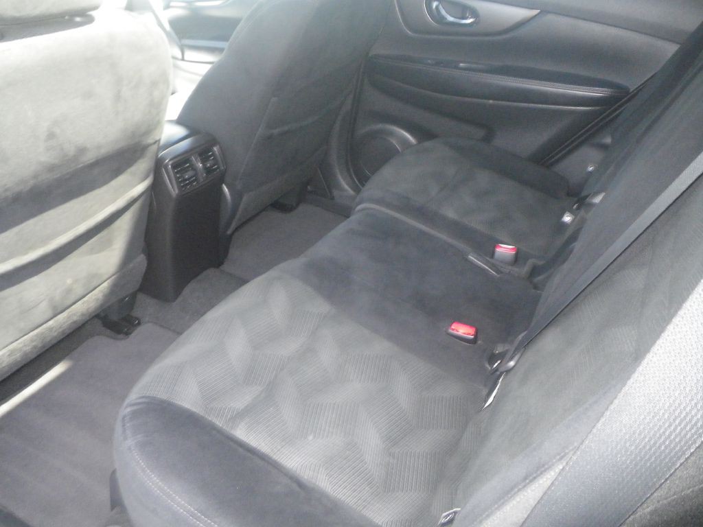 2015 Nissan Rogue Image 10