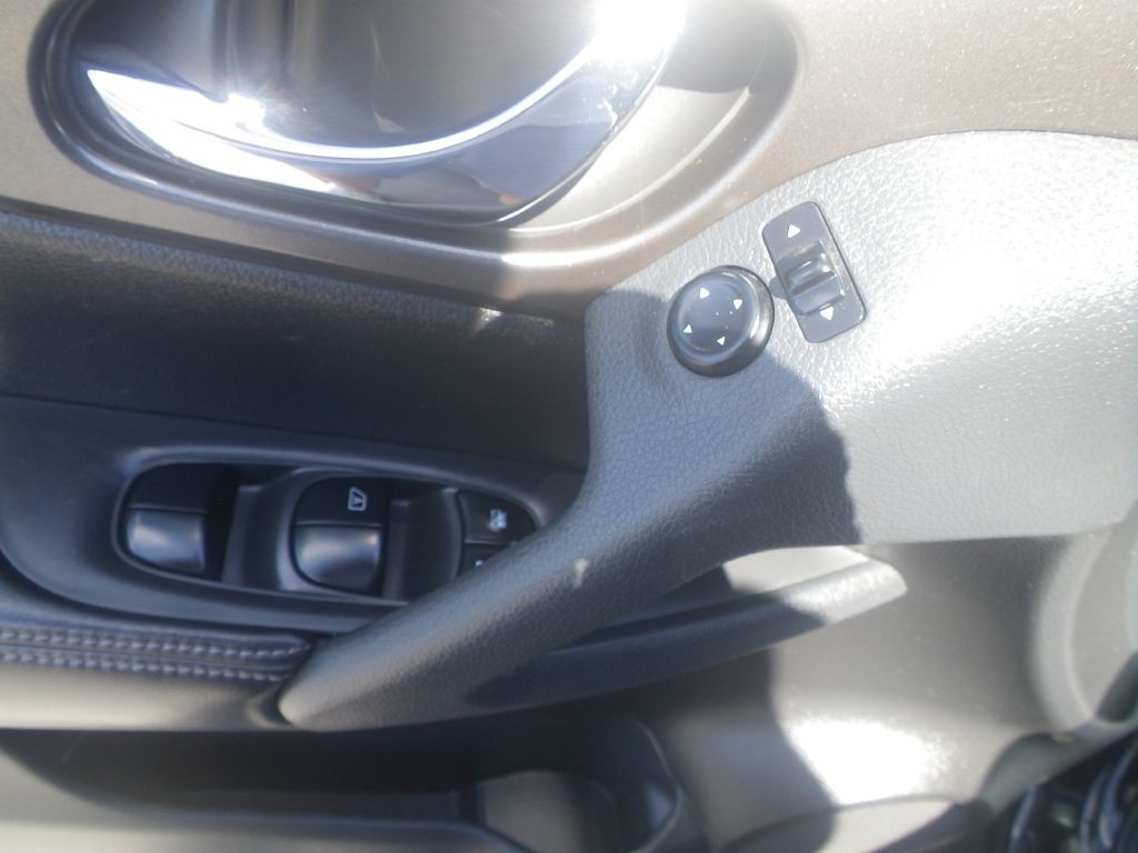 2015 Nissan Rogue Image 12