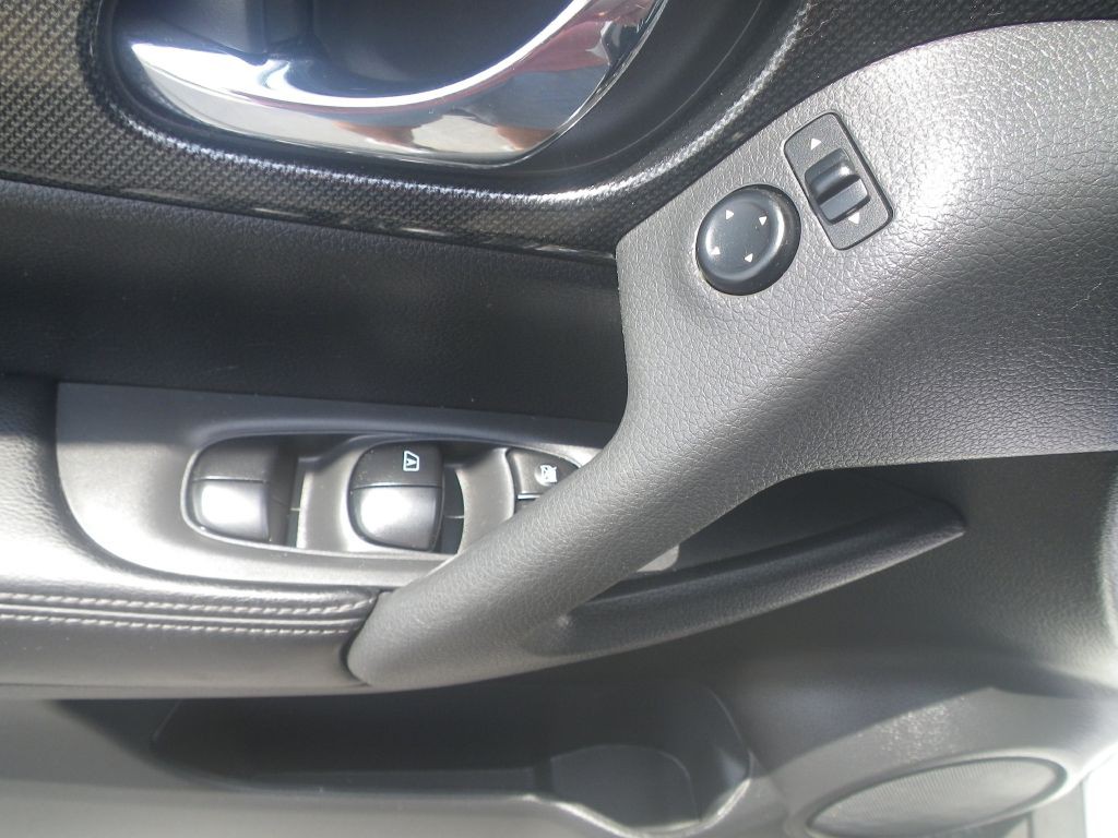 2016 Nissan Rogue Image 12