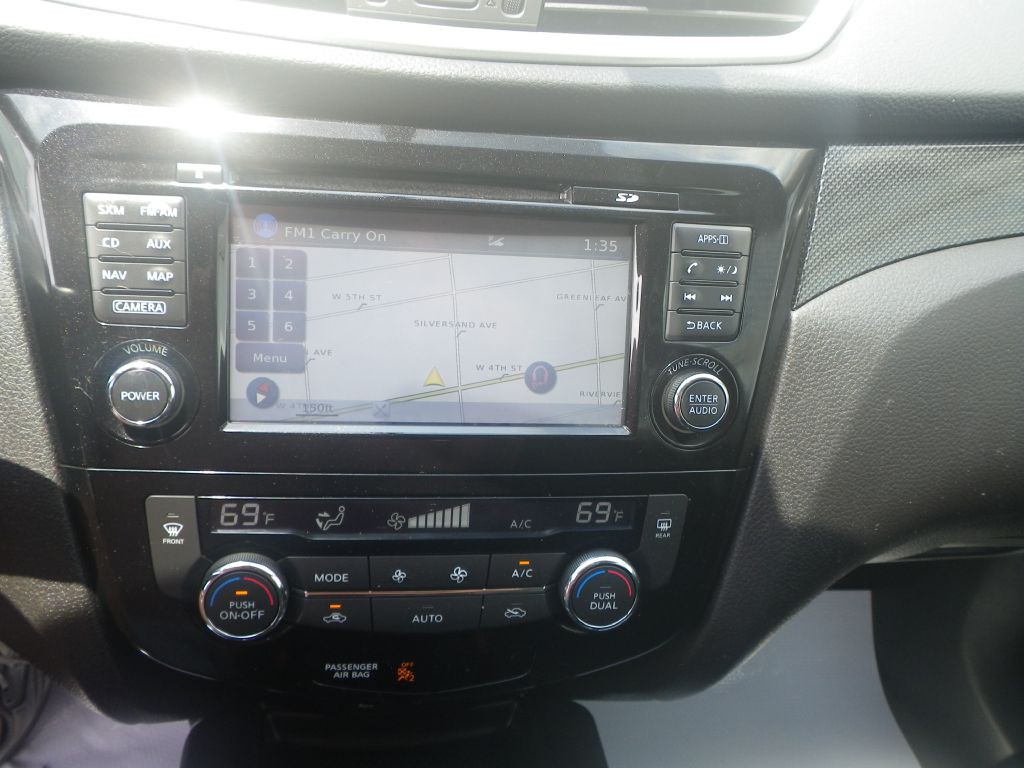 2016 Nissan Rogue Image 16
