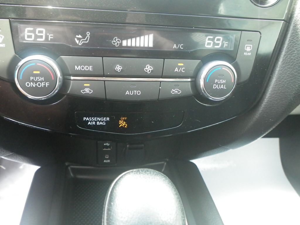 2016 Nissan Rogue Image 17