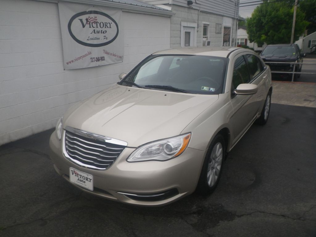 2013 Chrysler 200 Image 3