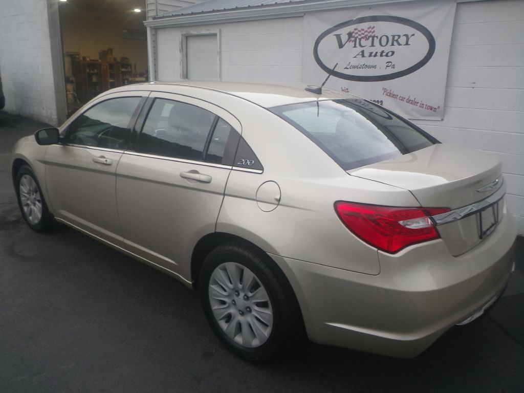 2013 Chrysler 200 Image 4