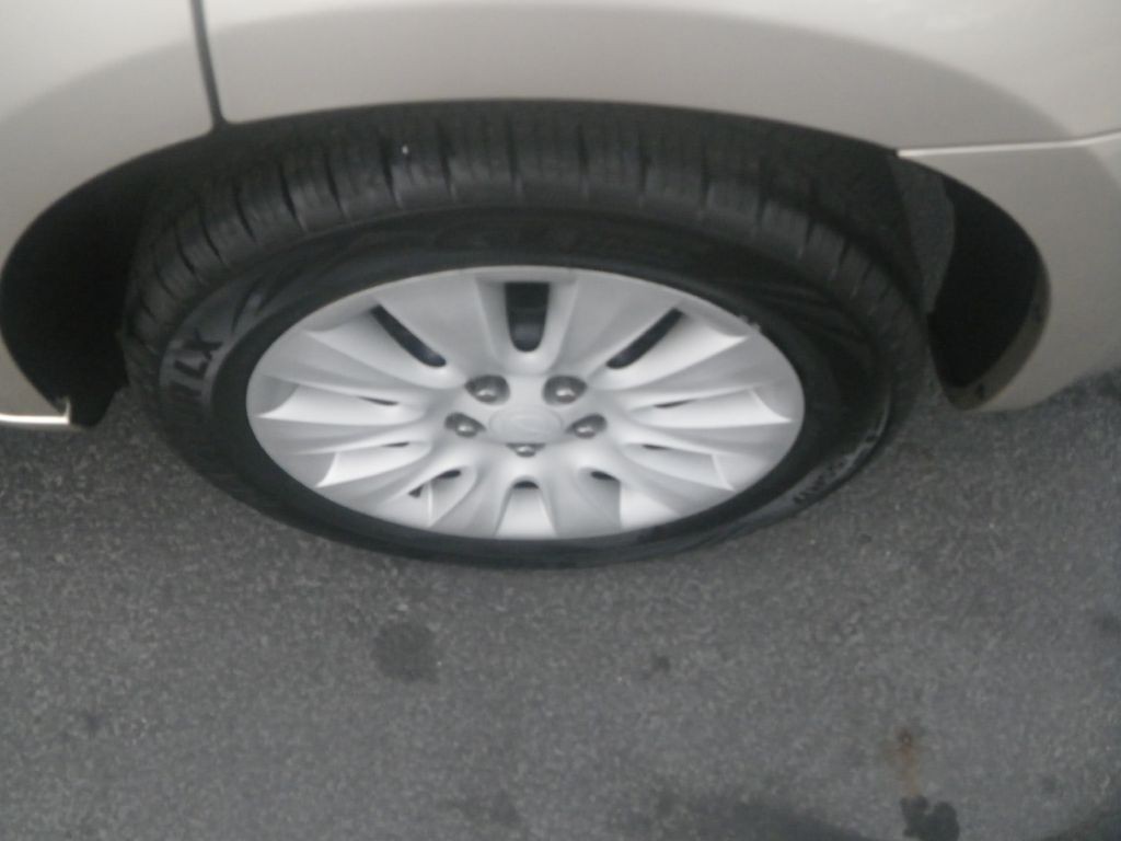 2013 Chrysler 200 Image 7