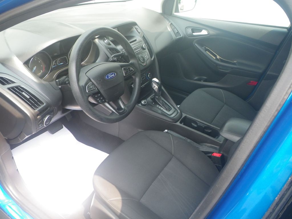 2016 Ford Focus Image 9