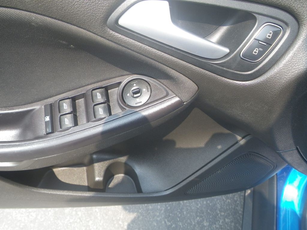 2016 Ford Focus Image 10
