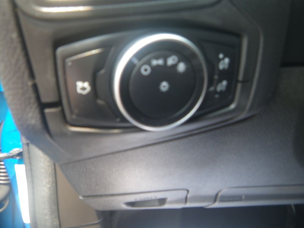 2016 Ford Focus Image 11
