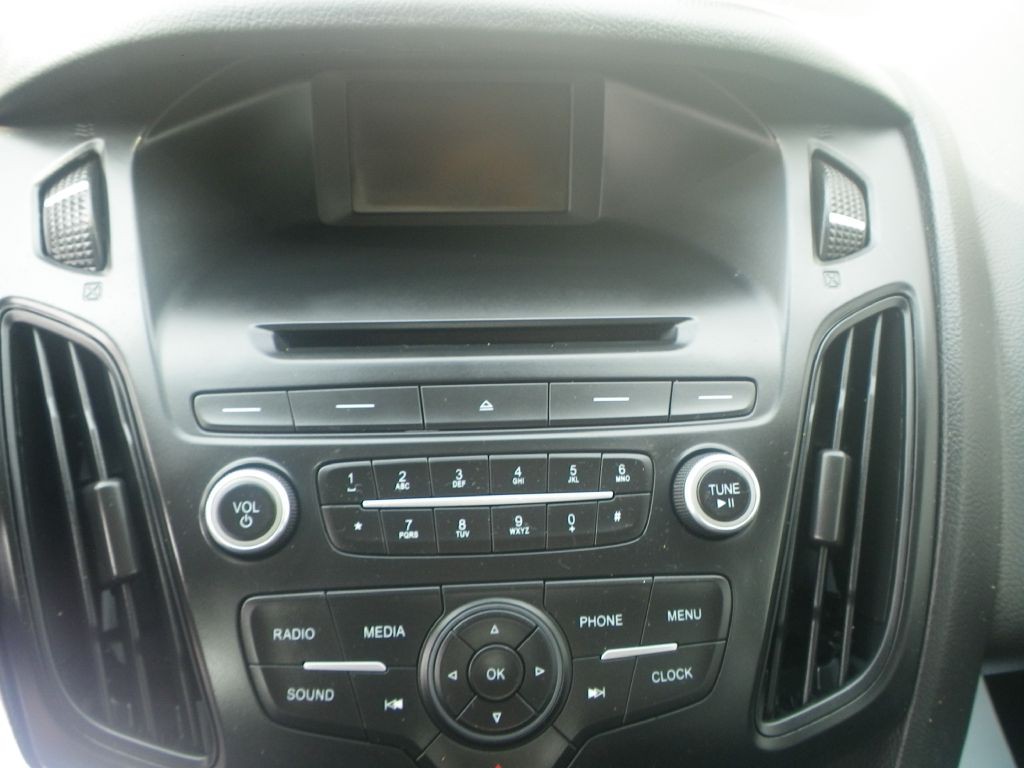 2016 Ford Focus Image 13