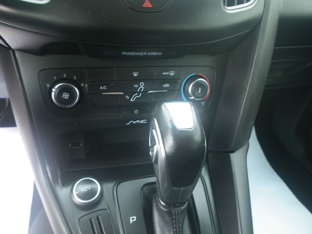 2016 Ford Focus Image 14