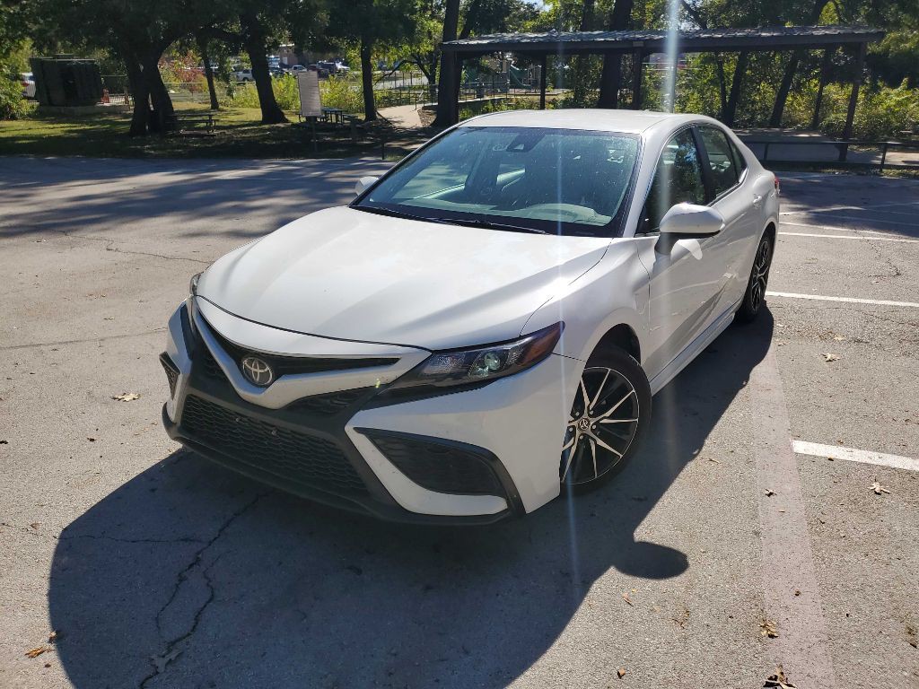 2021 Toyota Camry Image 1