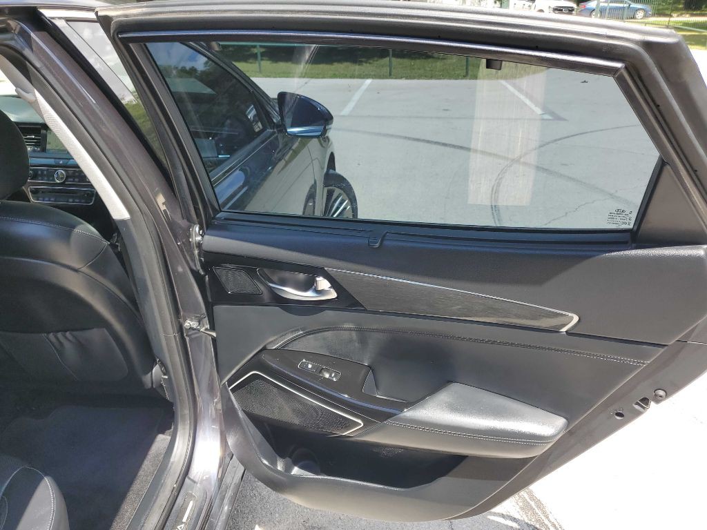 2017 Kia Cadenza Image 22