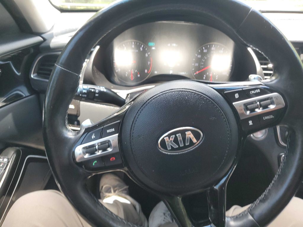2017 Kia Cadenza Image 25