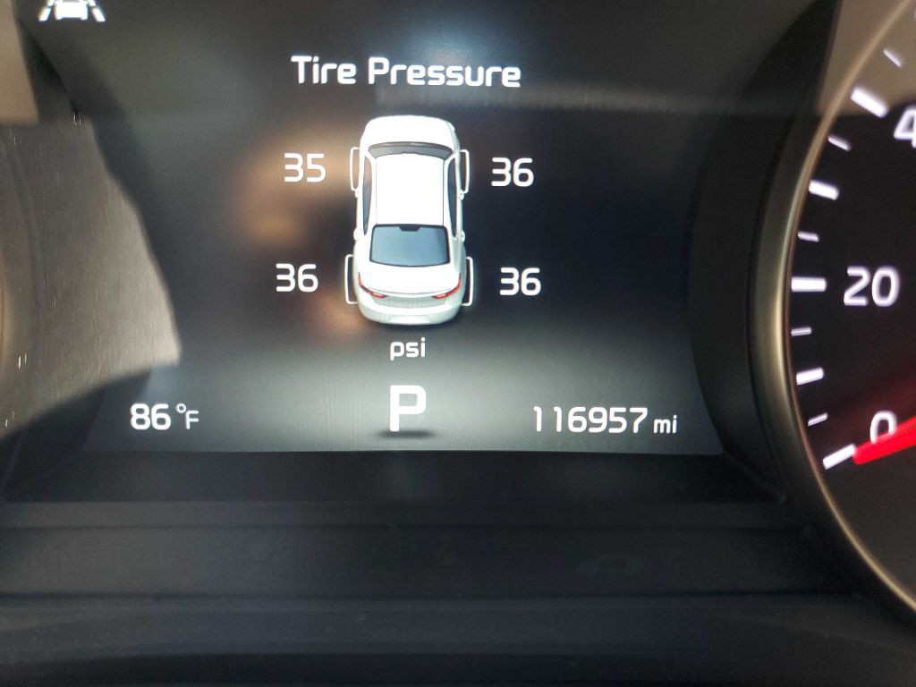 2017 Kia Cadenza Image 26