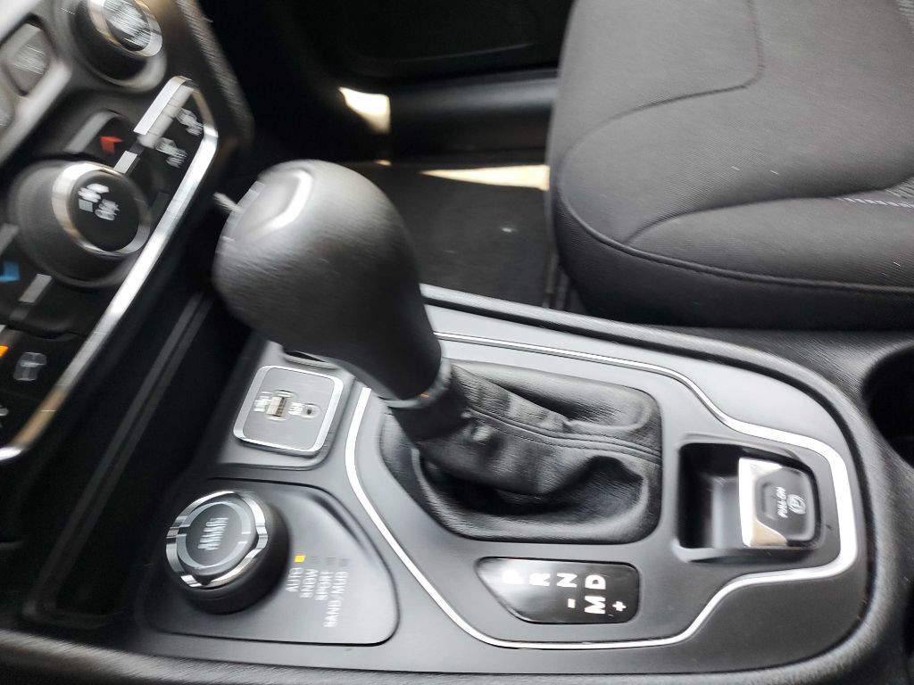 2020 Jeep Cherokee Image 38