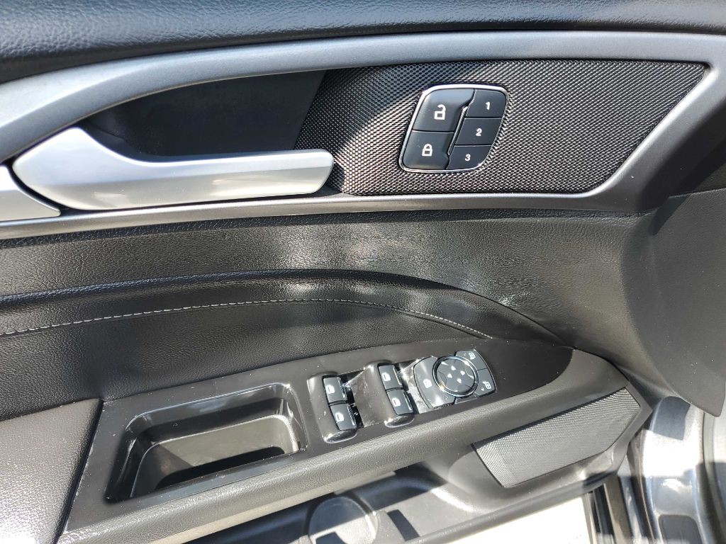 2015 Ford Fusion Image 18