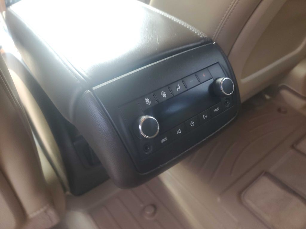 2010 Buick Enclave Image 23