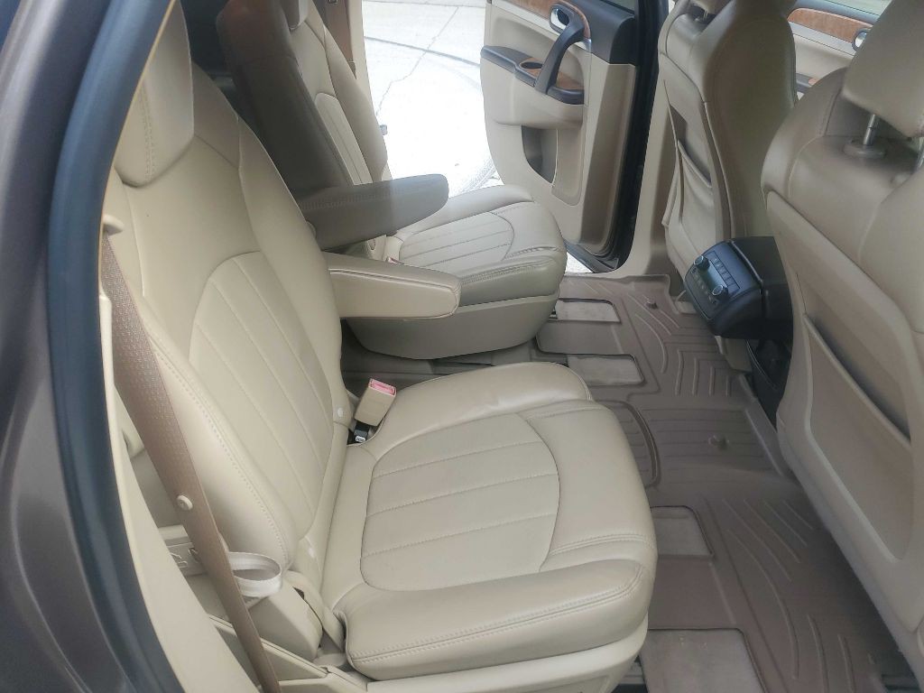 2010 Buick Enclave Image 32