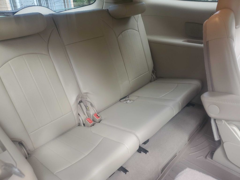 2010 Buick Enclave Image 33