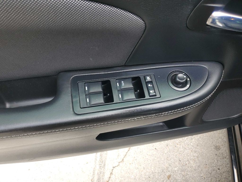 2013 Dodge Avenger Image 16