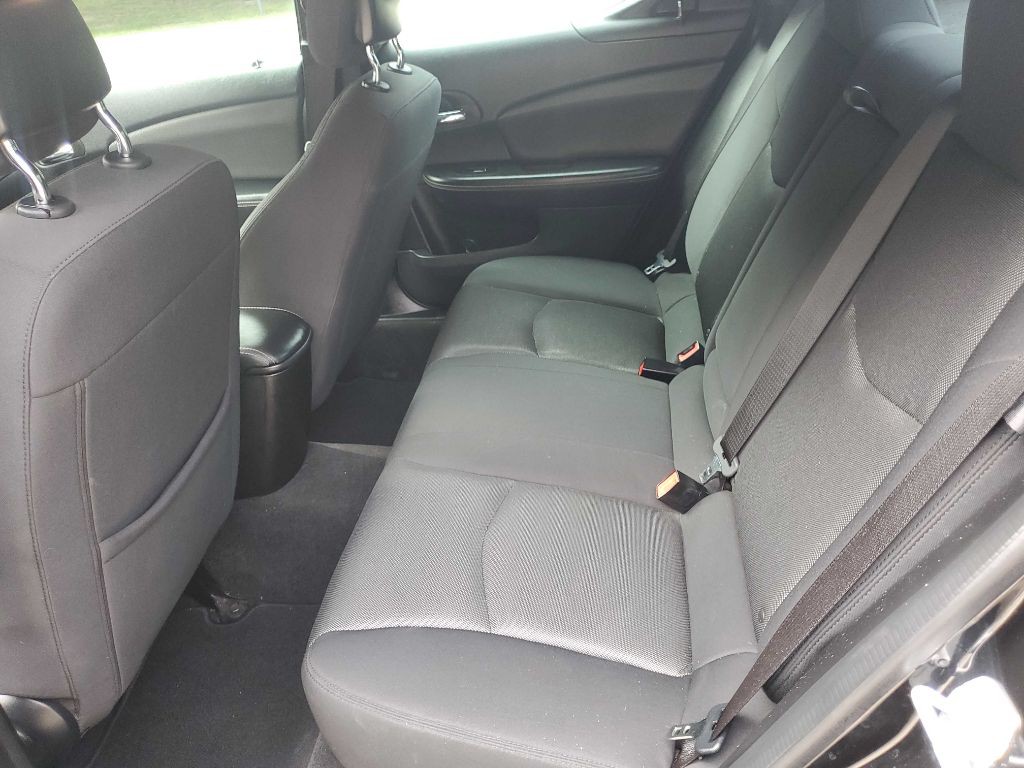 2013 Dodge Avenger Image 19