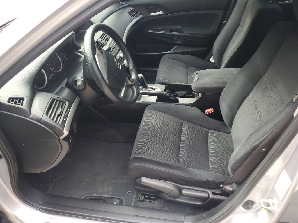 2011 Honda Accord Image 18