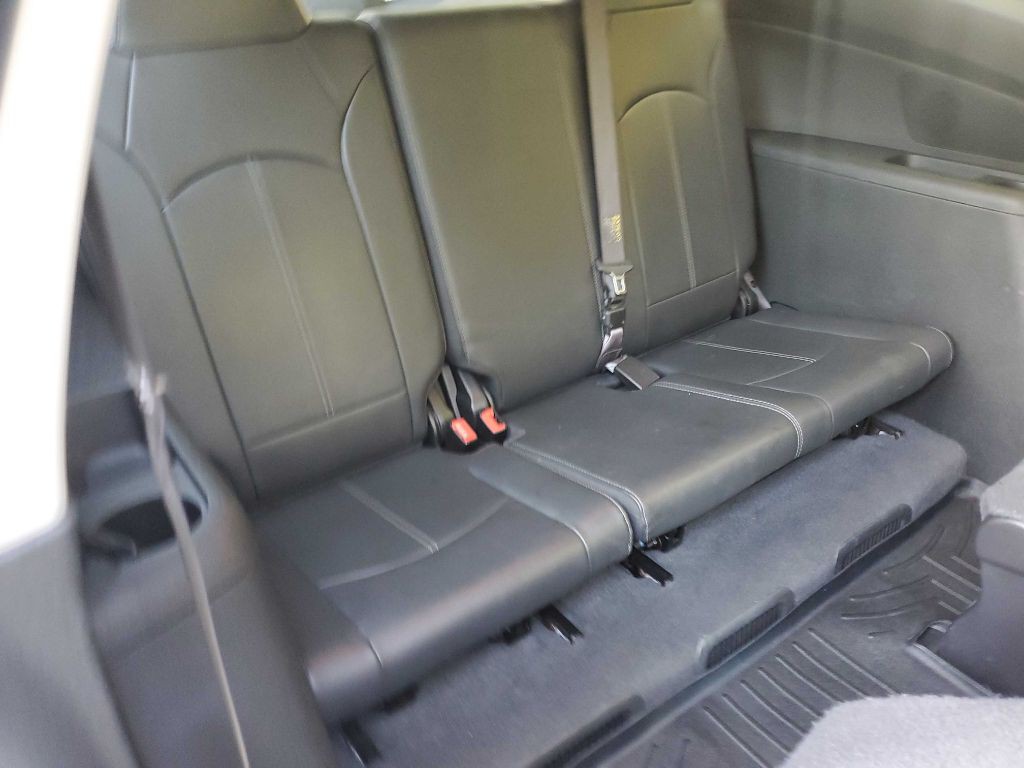 2017 Chevrolet Traverse Image 32