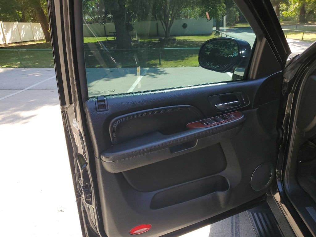 2007 Cadillac Escalade Image 21