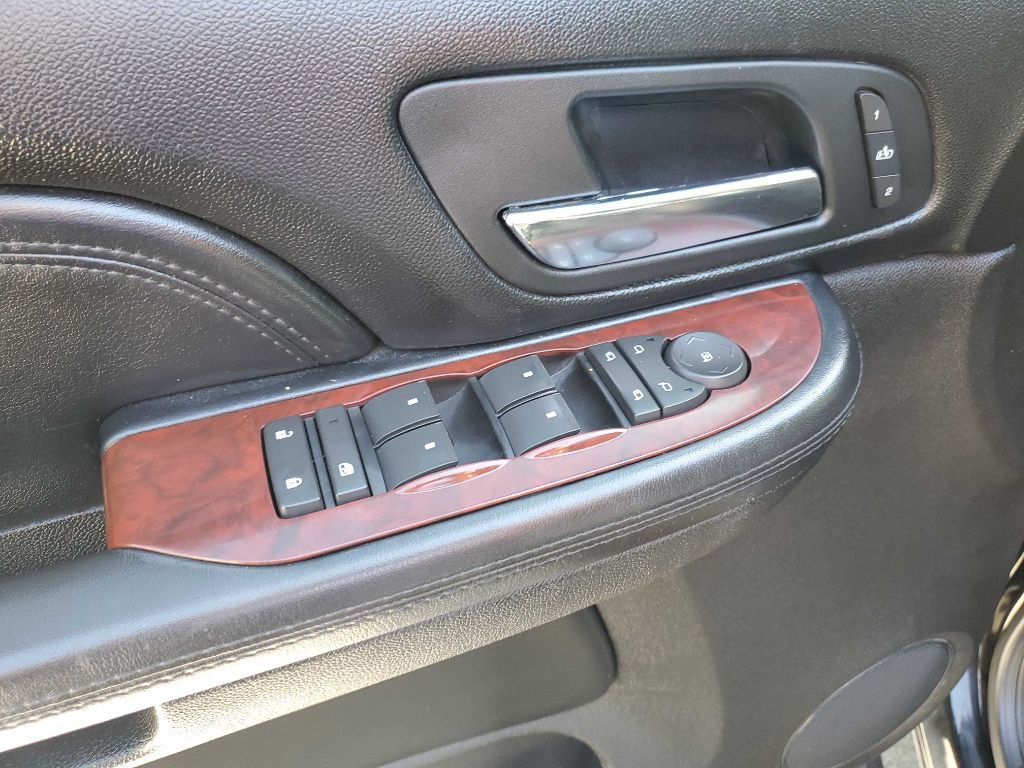 2007 Cadillac Escalade Image 22