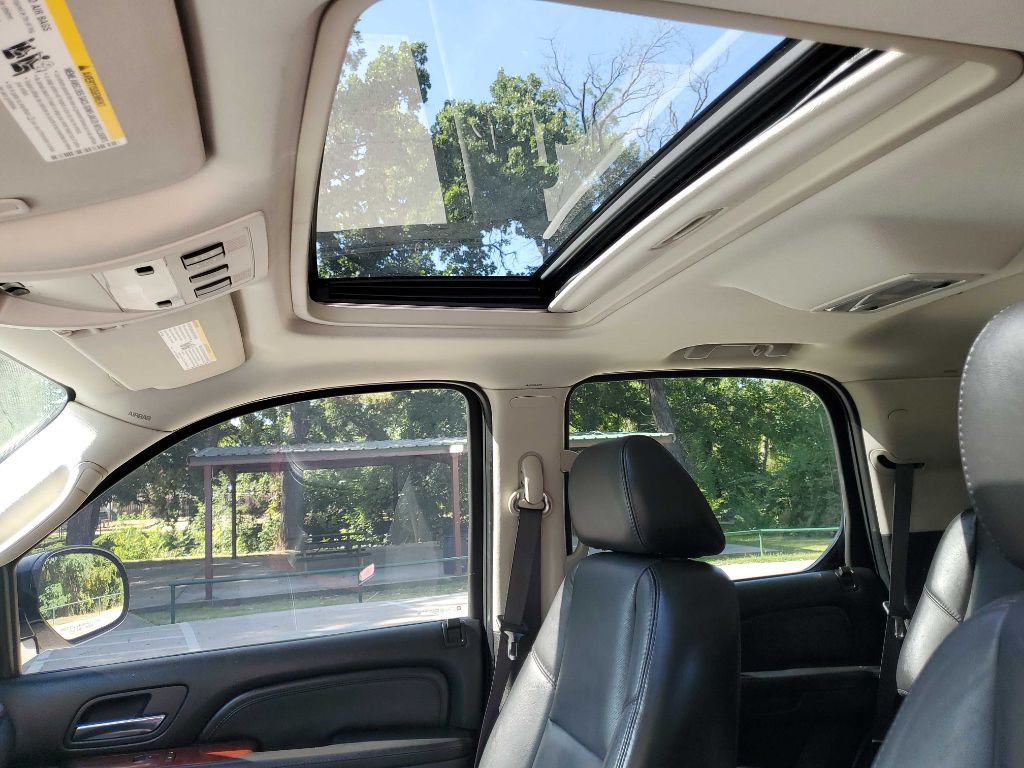2007 Cadillac Escalade Image 24