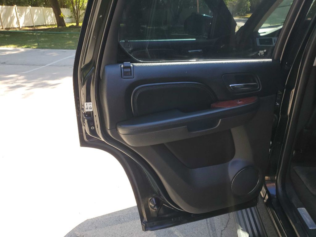 2007 Cadillac Escalade Image 25