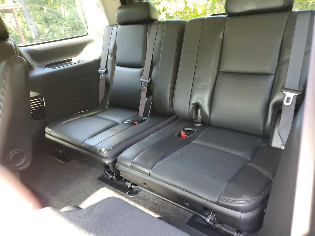 2007 Cadillac Escalade Image 28