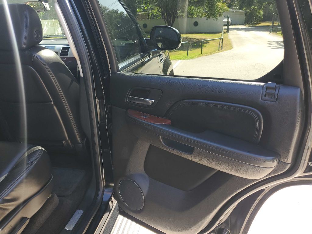 2007 Cadillac Escalade Image 32