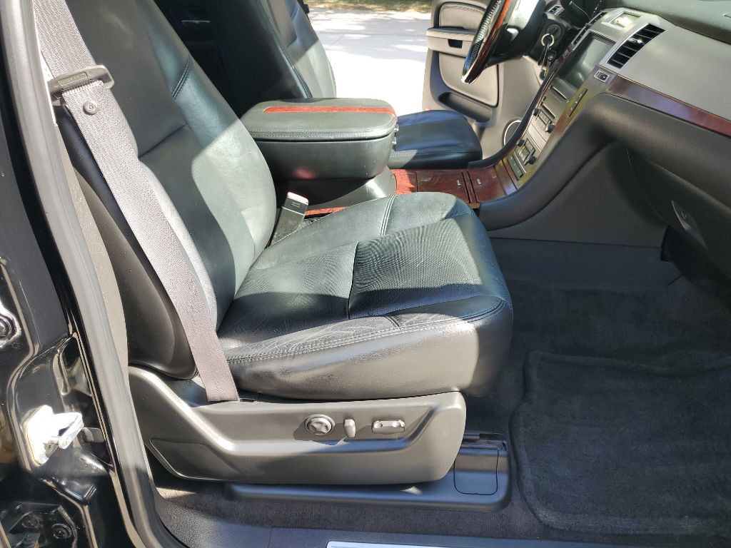2007 Cadillac Escalade Image 36