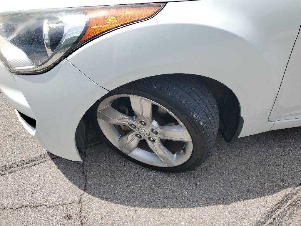 2015 Hyundai Veloster Image 12