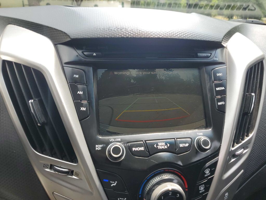 2015 Hyundai Veloster Image 28
