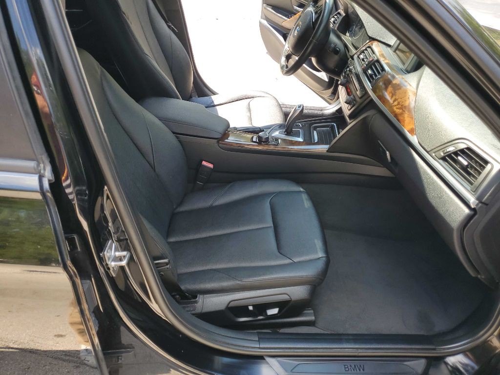 2014 BMW 3 Series Image 26